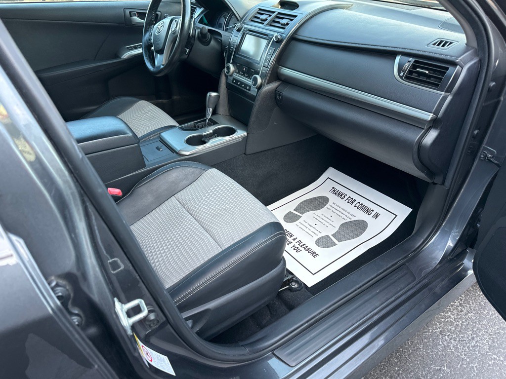 2012 Toyota Camry Image 7