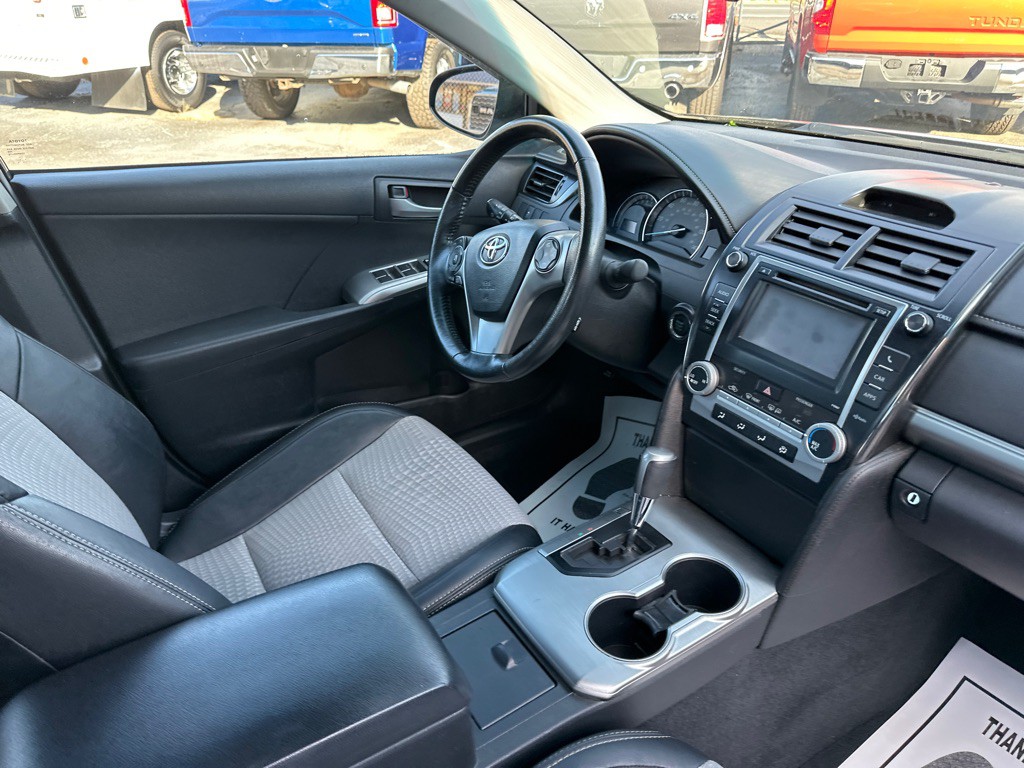 2012 Toyota Camry Image 8