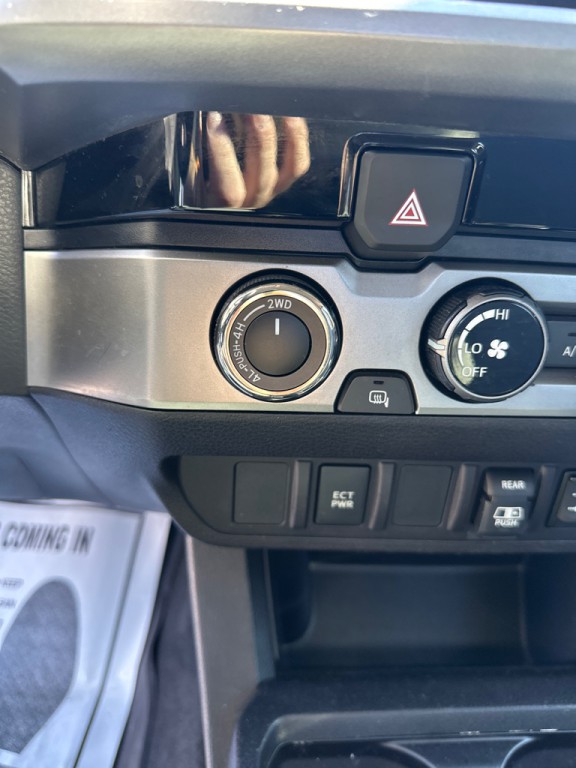 2018 Toyota Tacoma Image 14