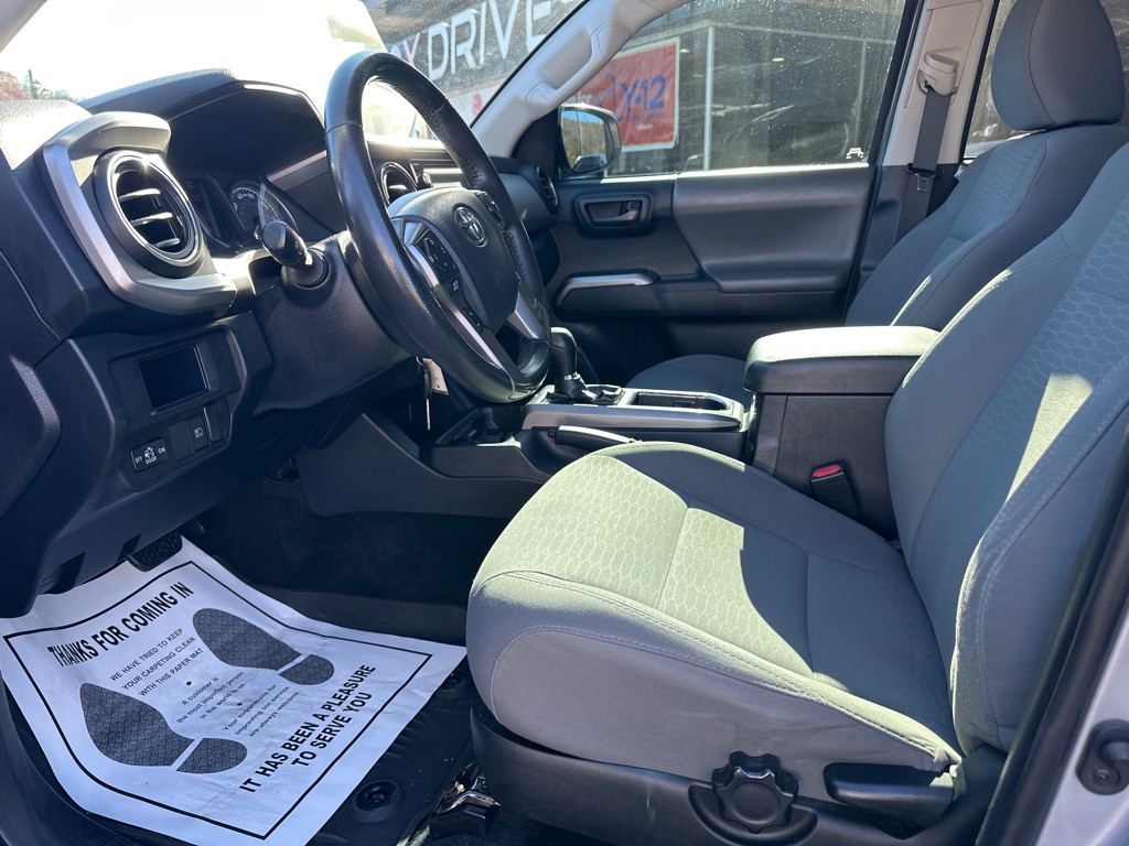 2018 Toyota Tacoma Image 16