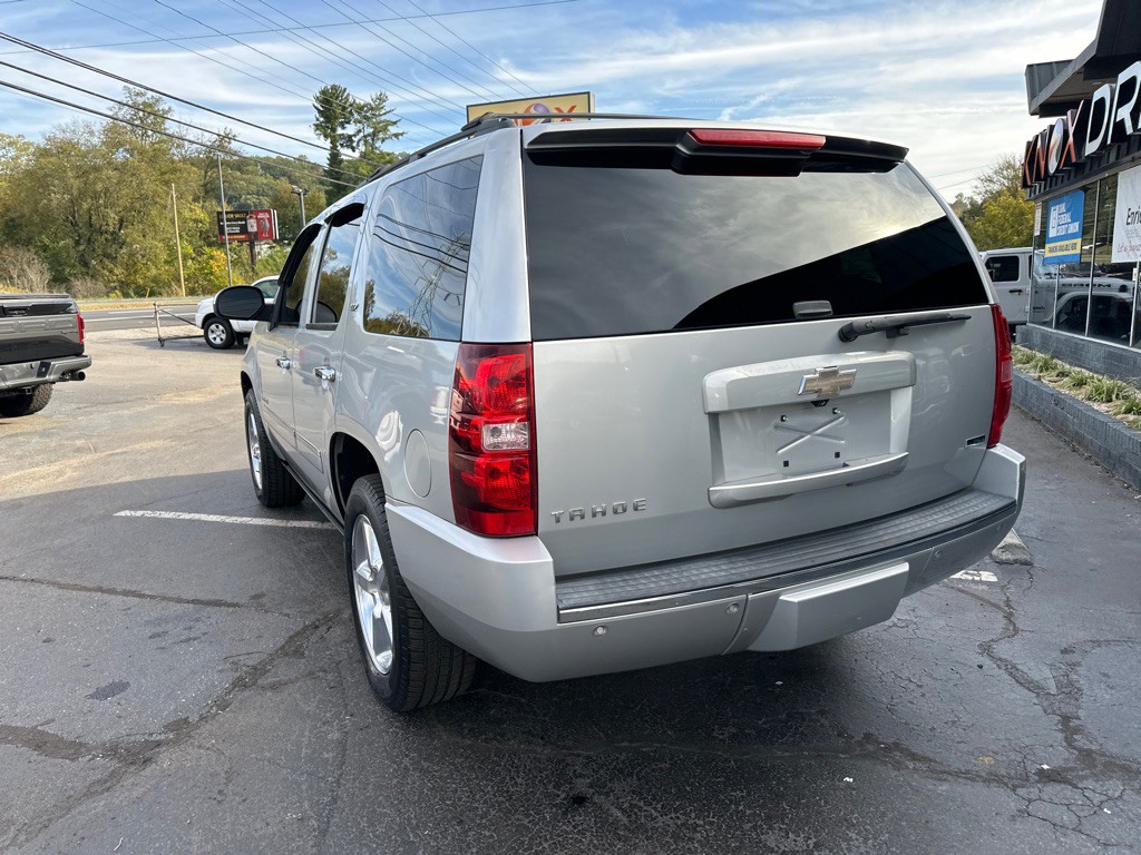 2011 Chevrolet Tahoe Image 2