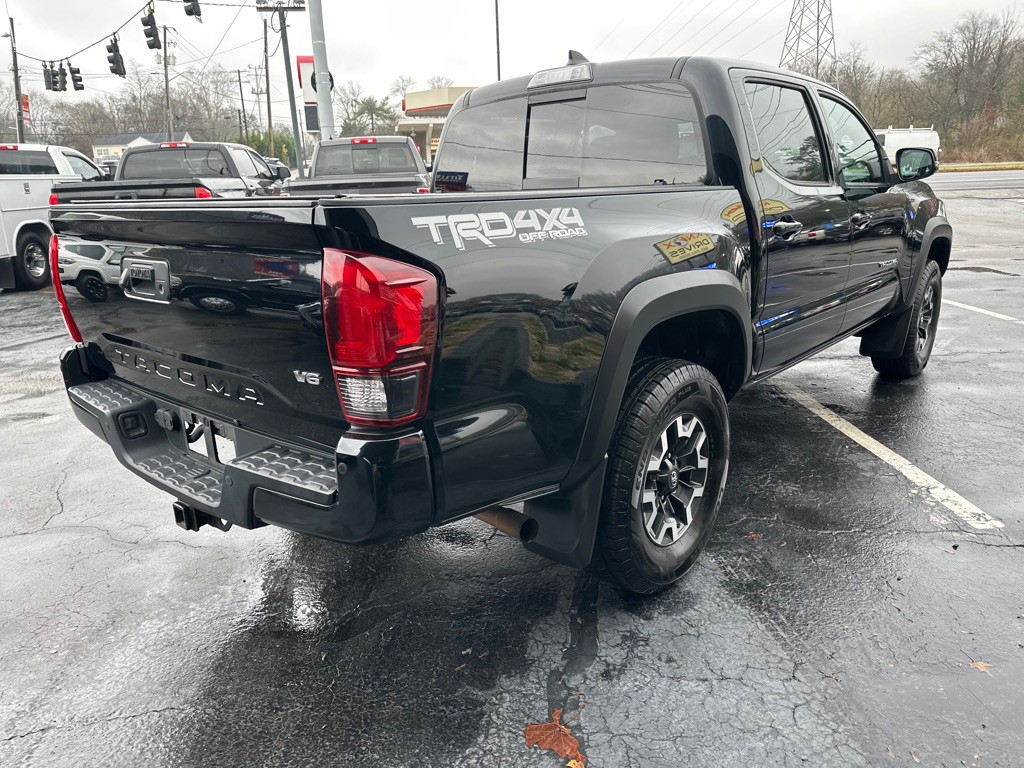 2018 Toyota Tacoma Image 3
