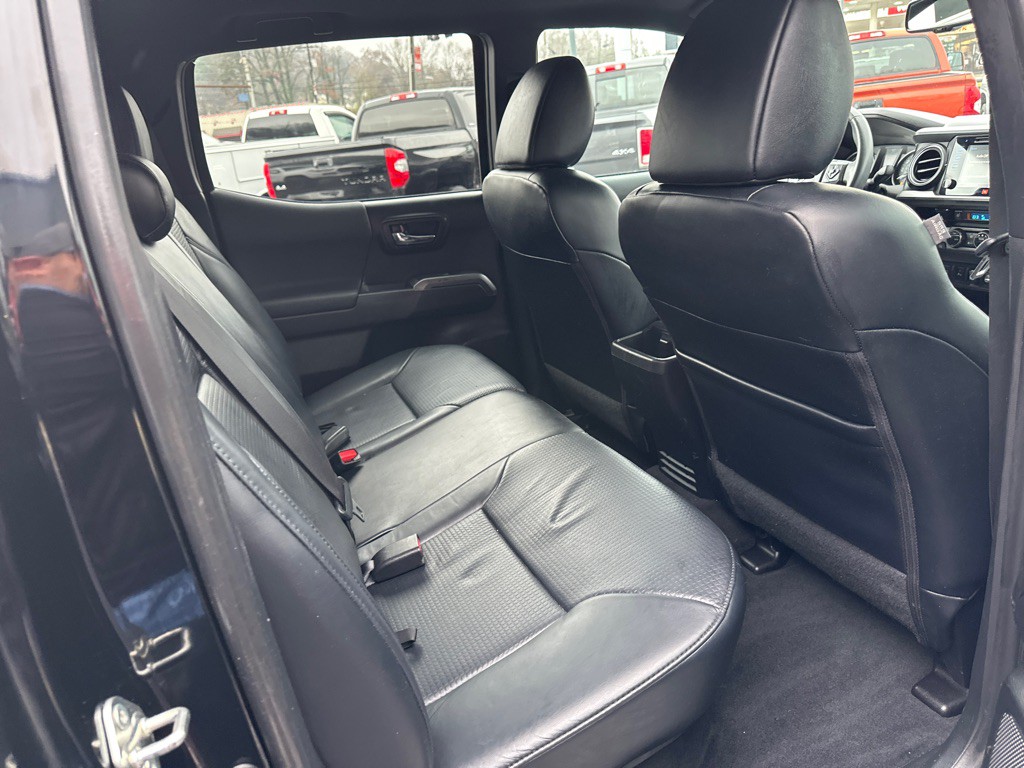 2018 Toyota Tacoma Image 10