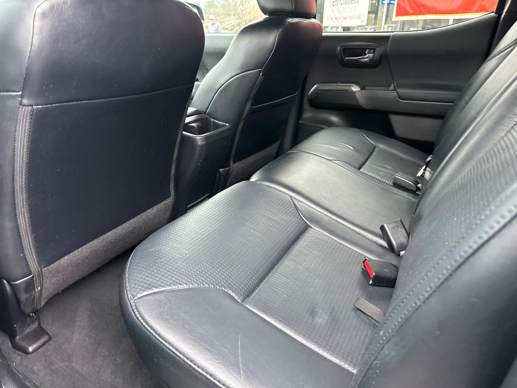 2018 Toyota Tacoma Image 13