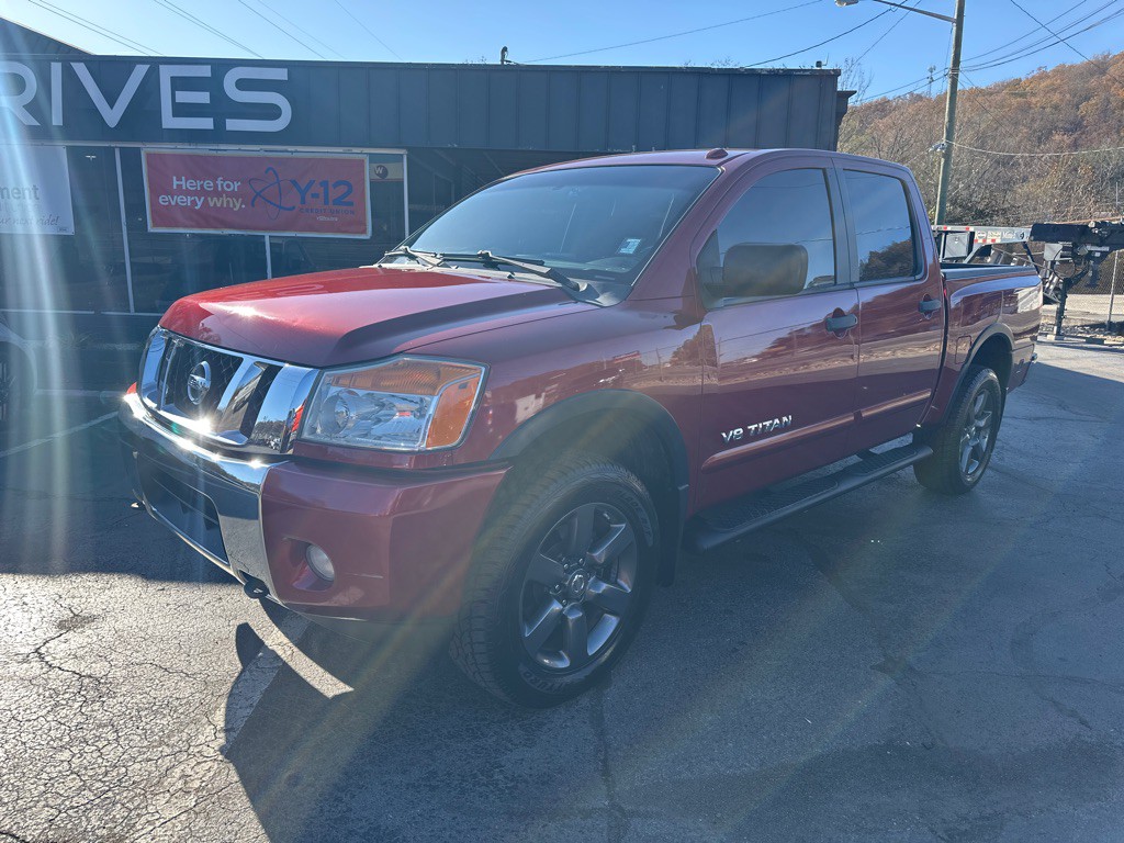 2015 Nissan Titan Image 1