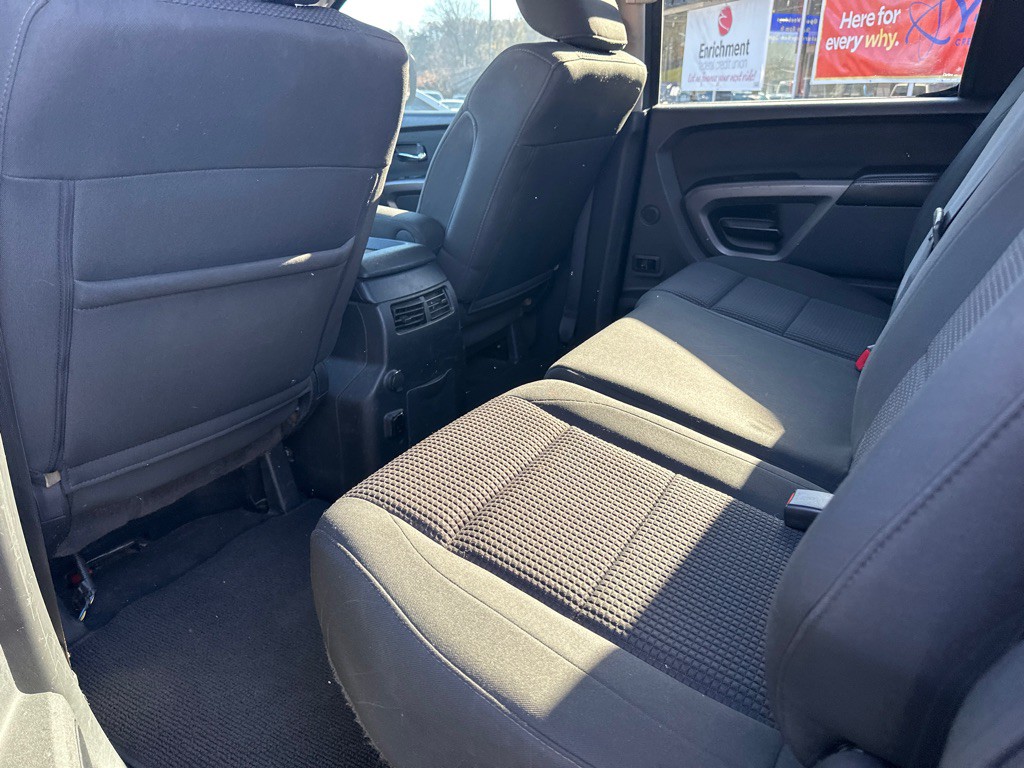 2015 Nissan Titan Image 13