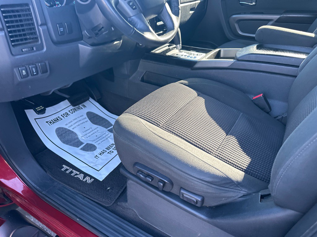 2015 Nissan Titan Image 14