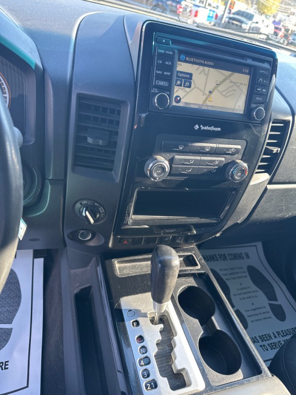 2015 Nissan Titan Image 16