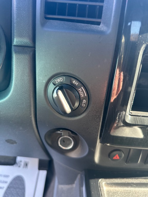 2015 Nissan Titan Image 17