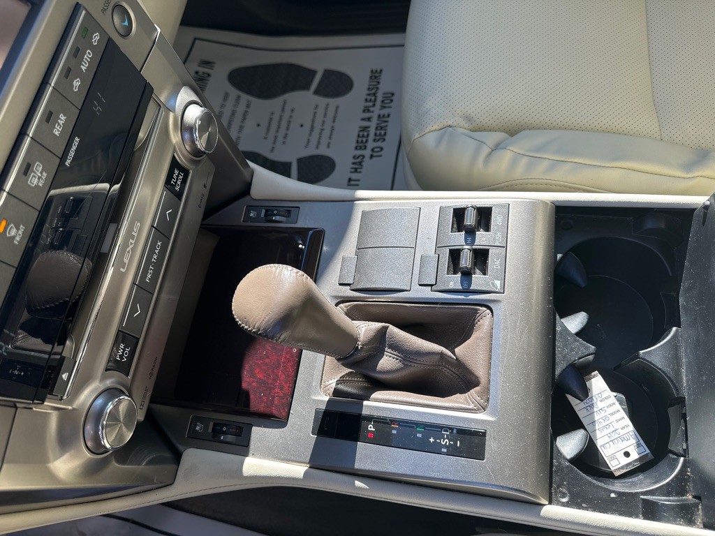 2014 Lexus GX Image 19