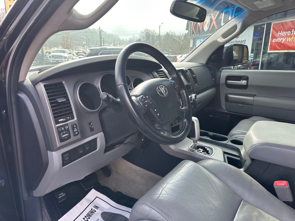 2011 Toyota Sequoia Image 17