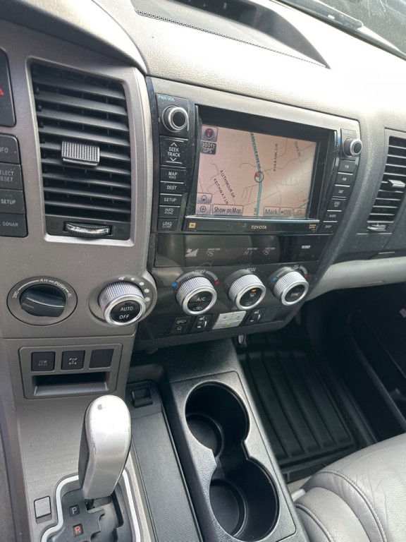 2011 Toyota Sequoia Image 19