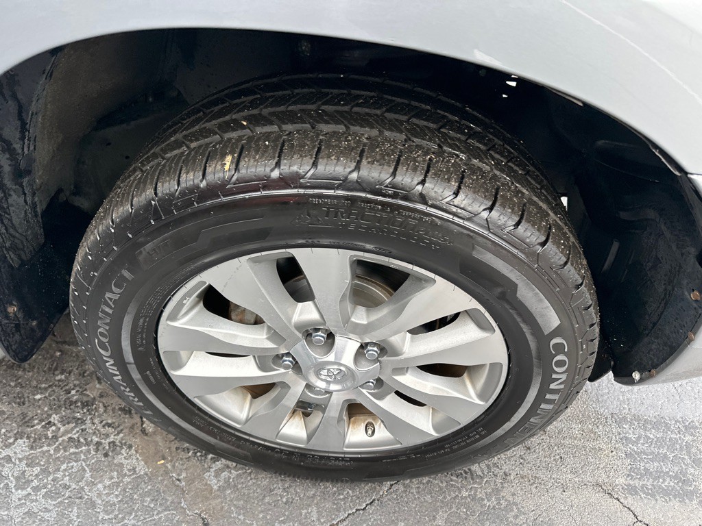 2011 Toyota Sequoia Image 7