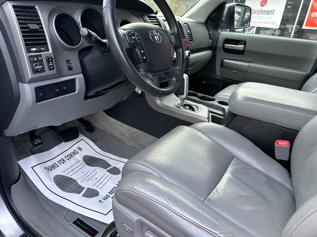 2011 Toyota Sequoia Image 19