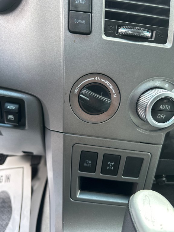 2011 Toyota Sequoia Image 21