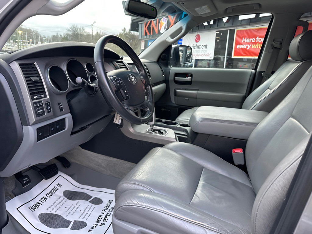 2011 Toyota Sequoia Image 22