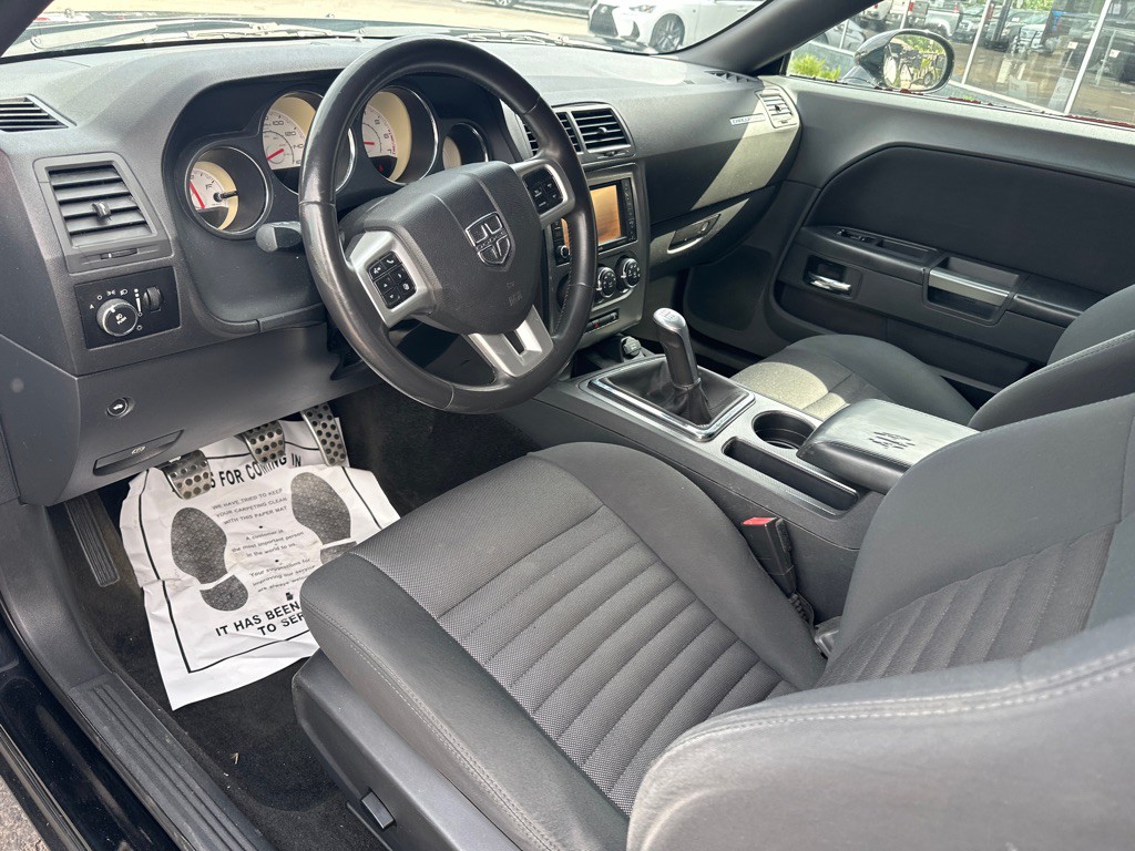 2013 Dodge Challenger Image 12