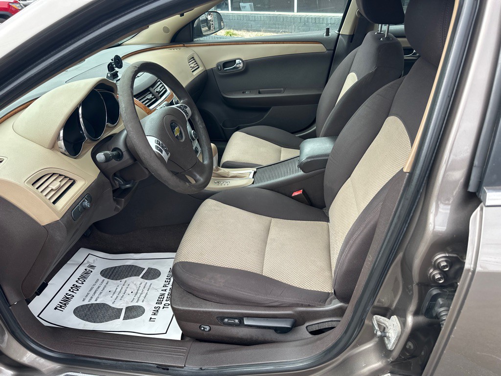 2011 Chevrolet Malibu Image 5