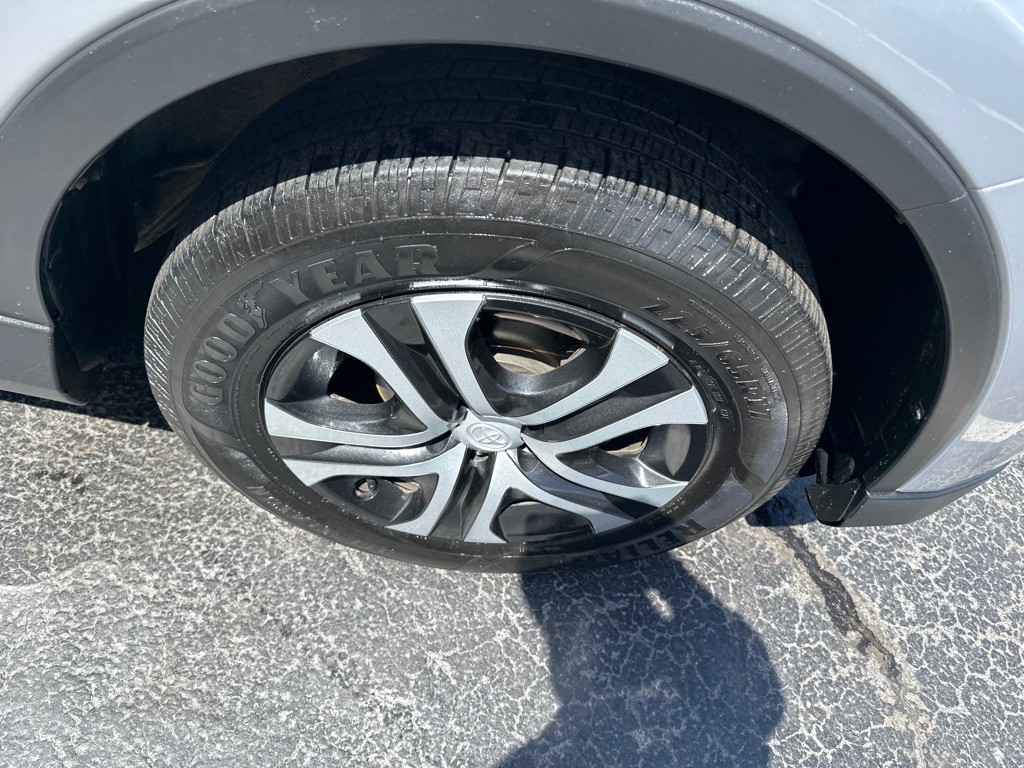 2017 Toyota Rav4 Image 6