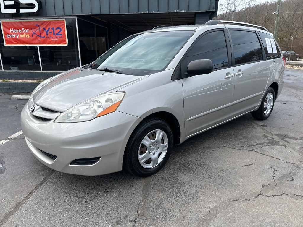 2009 Toyota Sienna Image 1