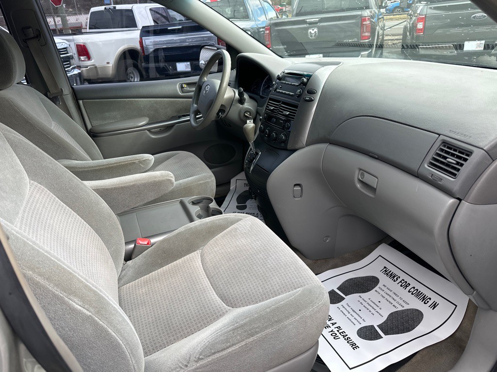 2009 Toyota Sienna Image 7