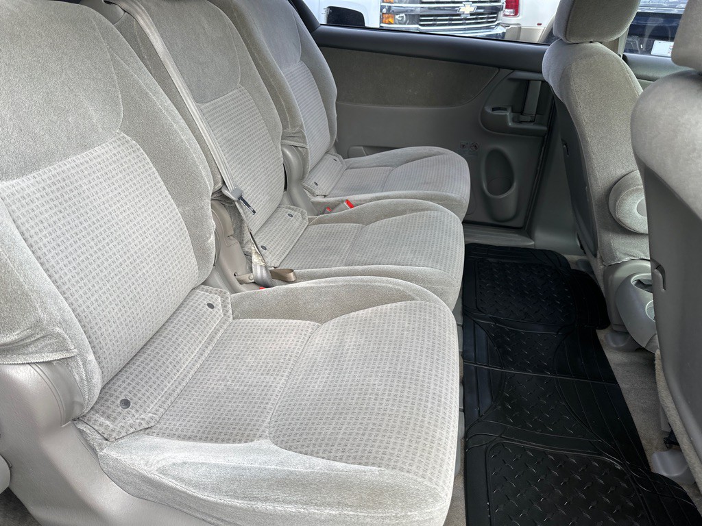 2009 Toyota Sienna Image 8