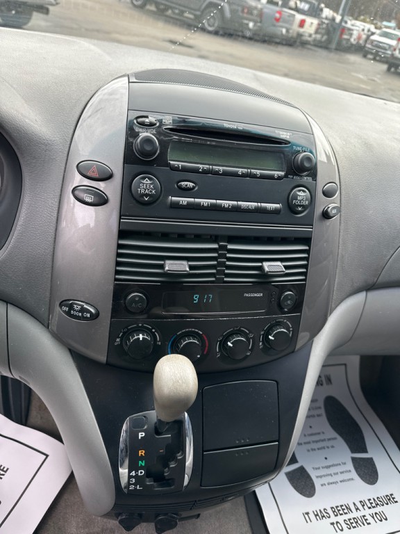 2009 Toyota Sienna Image 13