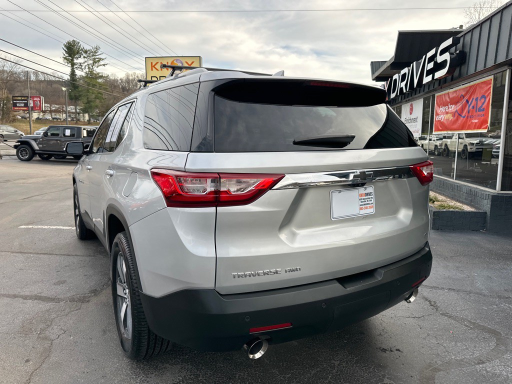 2018 Chevrolet Traverse Image 2