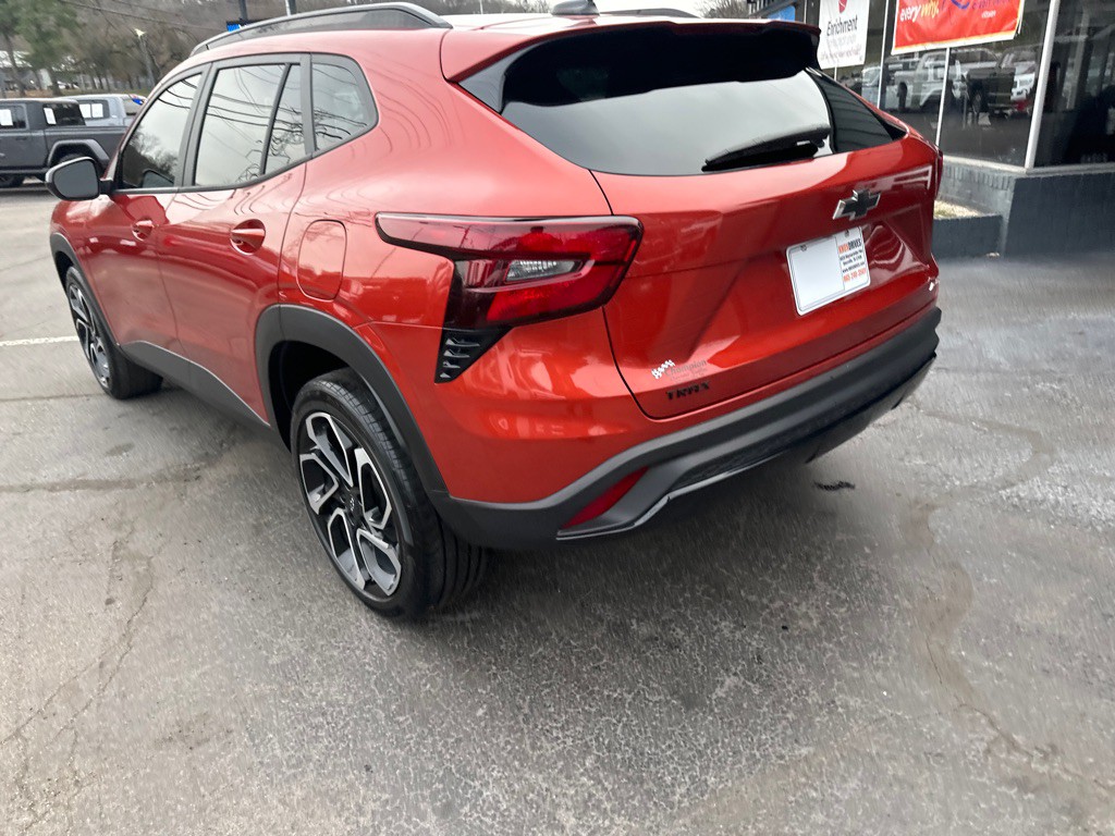 2024 Chevrolet Trax Image 2