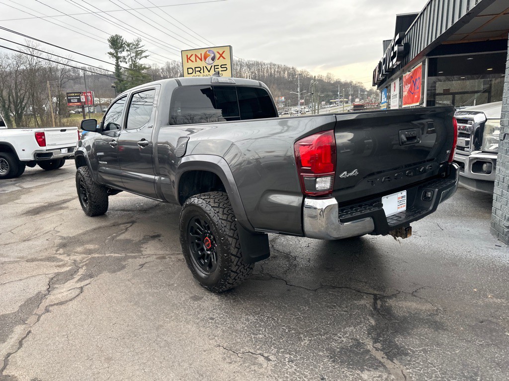 2019 Toyota Tacoma Image 2