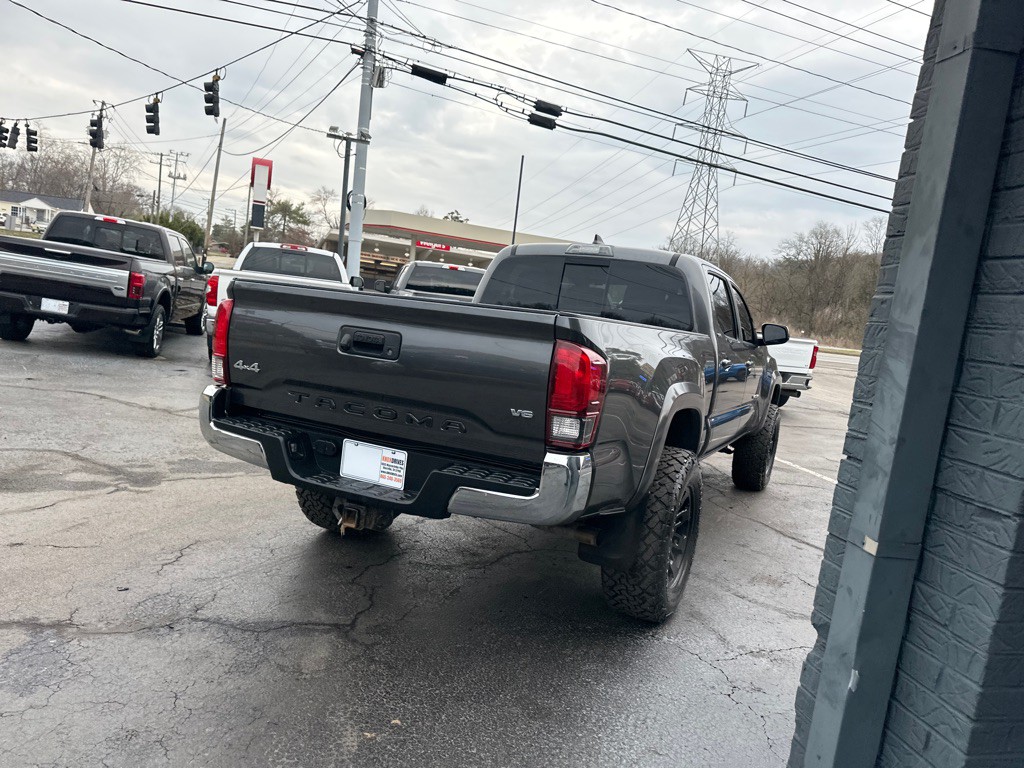 2019 Toyota Tacoma Image 3