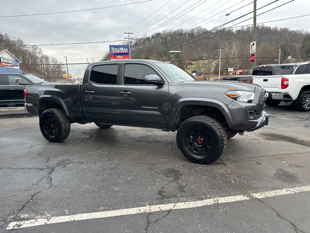 2019 Toyota Tacoma Image 4