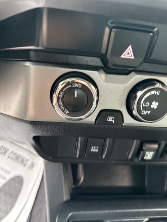 2019 Toyota Tacoma Image 16