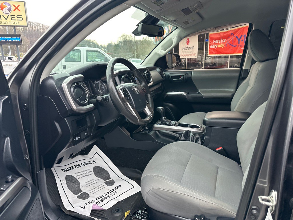 2019 Toyota Tacoma Image 17