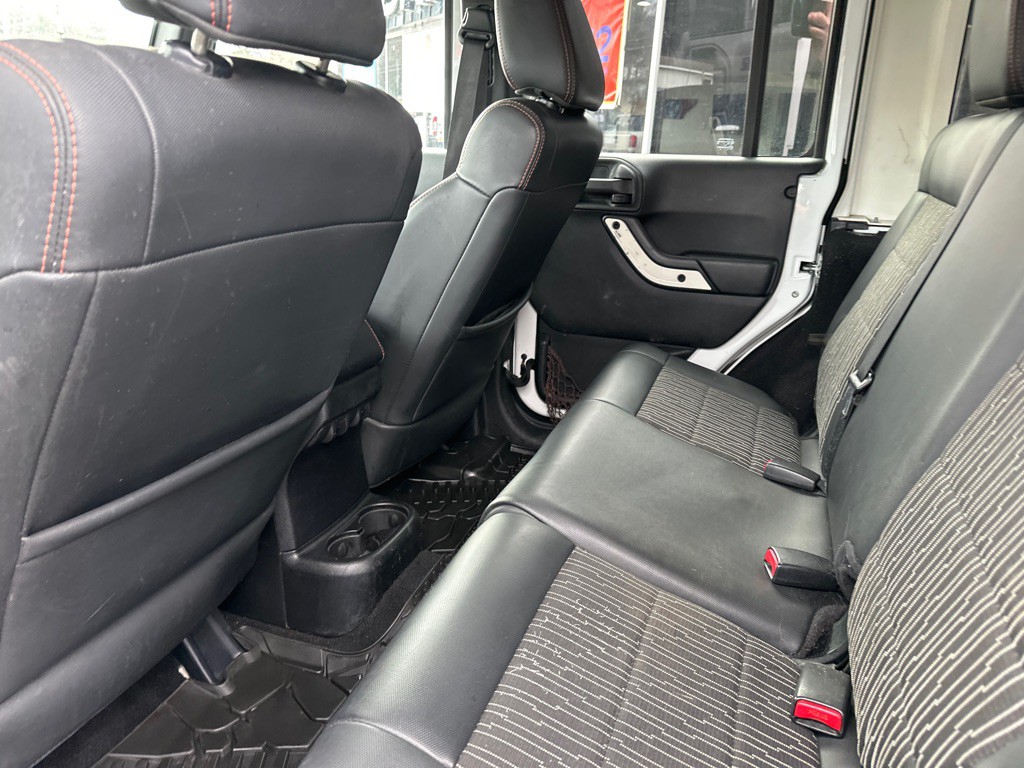 2012 Jeep Wrangler Unlimited Image 13