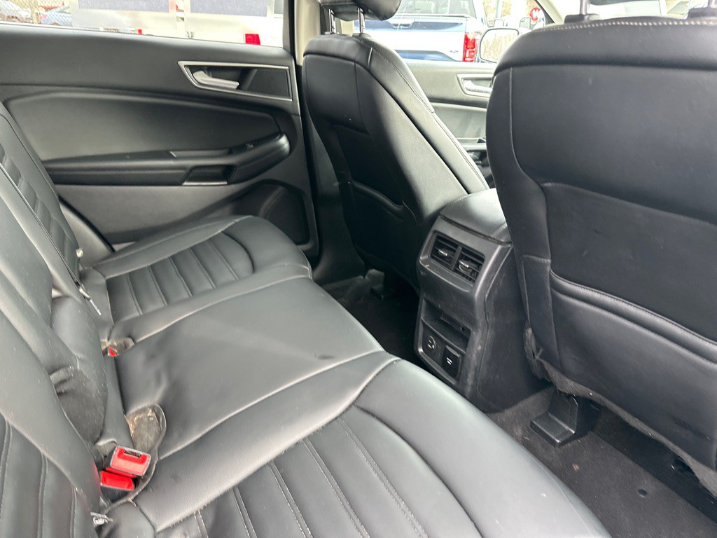 2022 Ford Edge Image 9