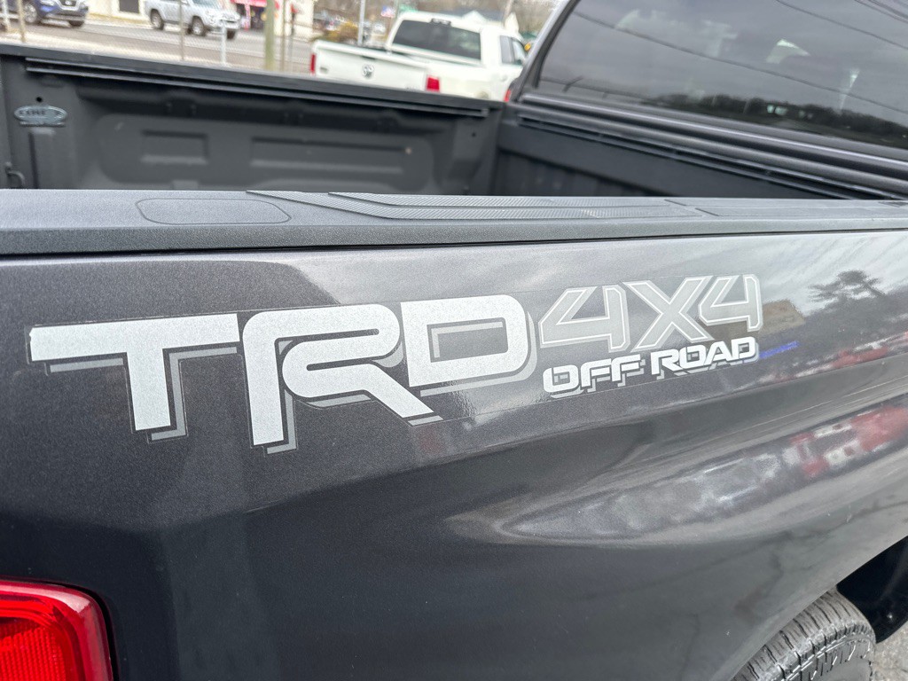 2016 Toyota Tundra Image 12