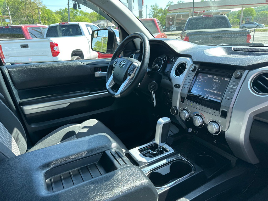 2016 Toyota Tundra Image 9