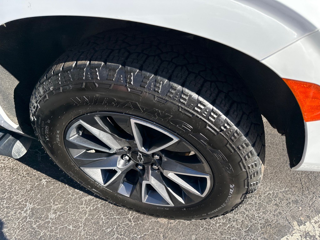 2021 Chevrolet Suburban Image 6