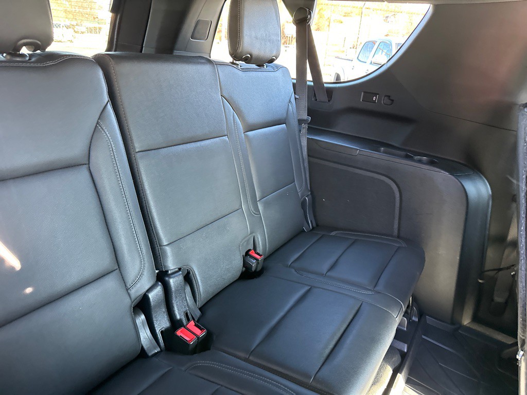 2021 Chevrolet Suburban Image 13