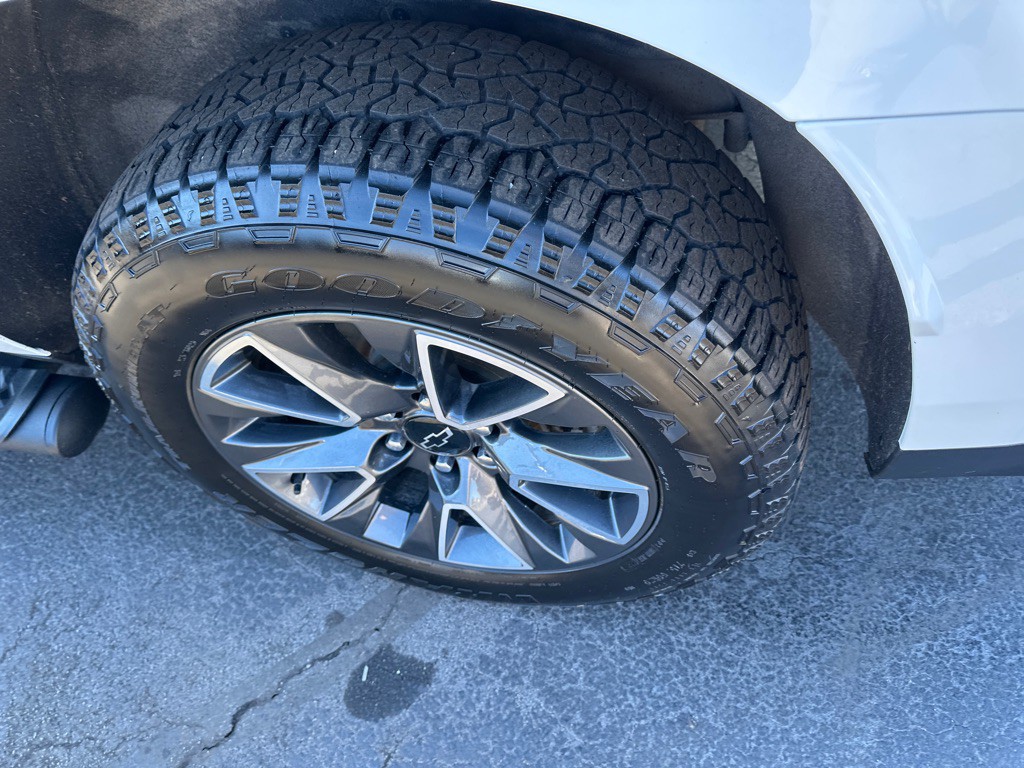 2021 Chevrolet Suburban Image 15