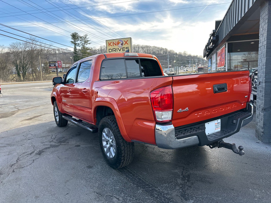 2017 Toyota Tacoma Image 2