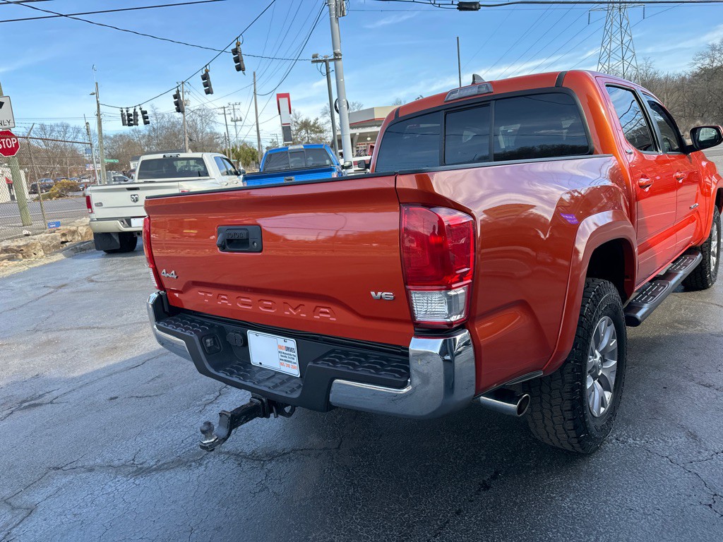 2017 Toyota Tacoma Image 3
