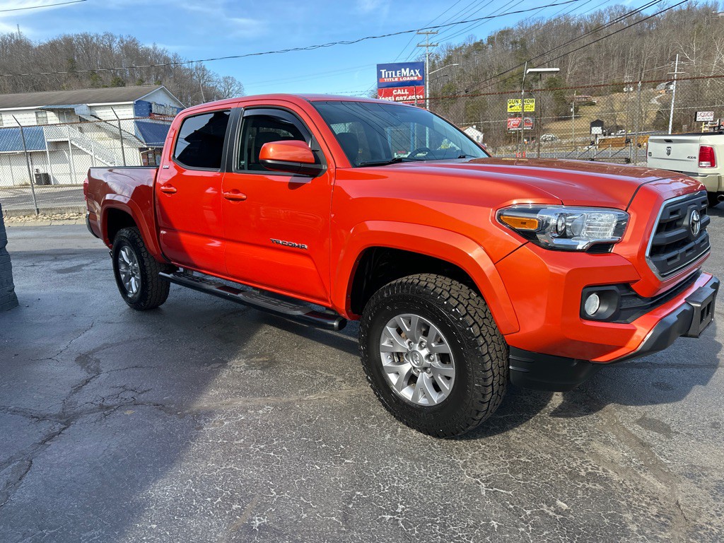 2017 Toyota Tacoma Image 4