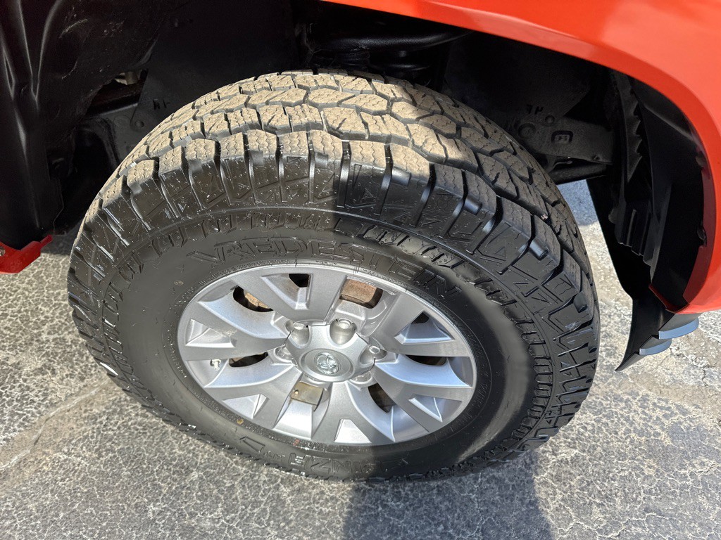 2017 Toyota Tacoma Image 6