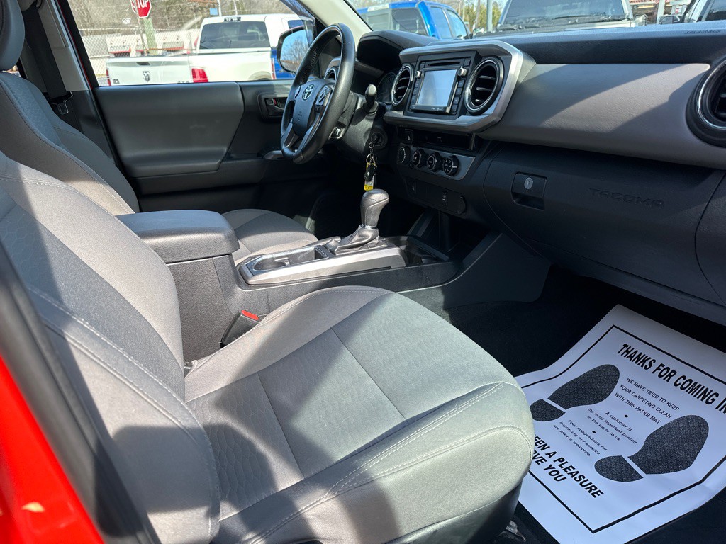 2017 Toyota Tacoma Image 7