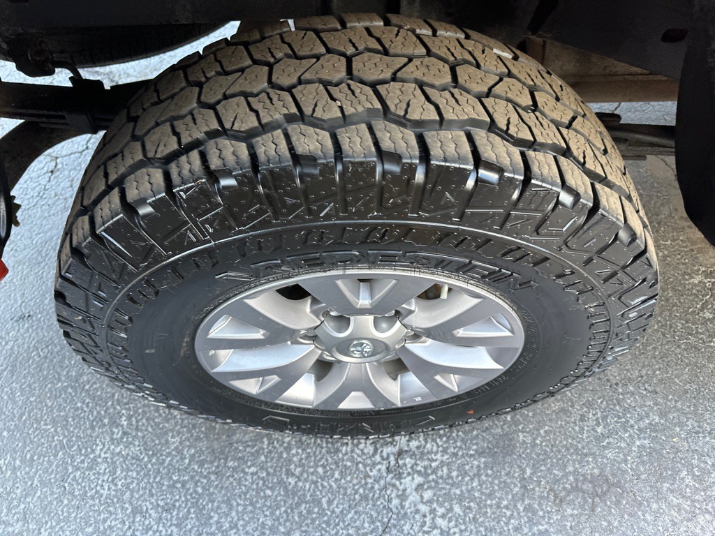 2017 Toyota Tacoma Image 10