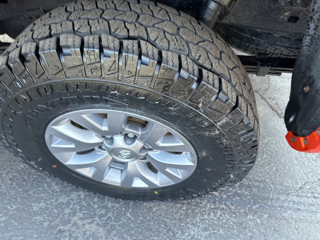 2017 Toyota Tacoma Image 11