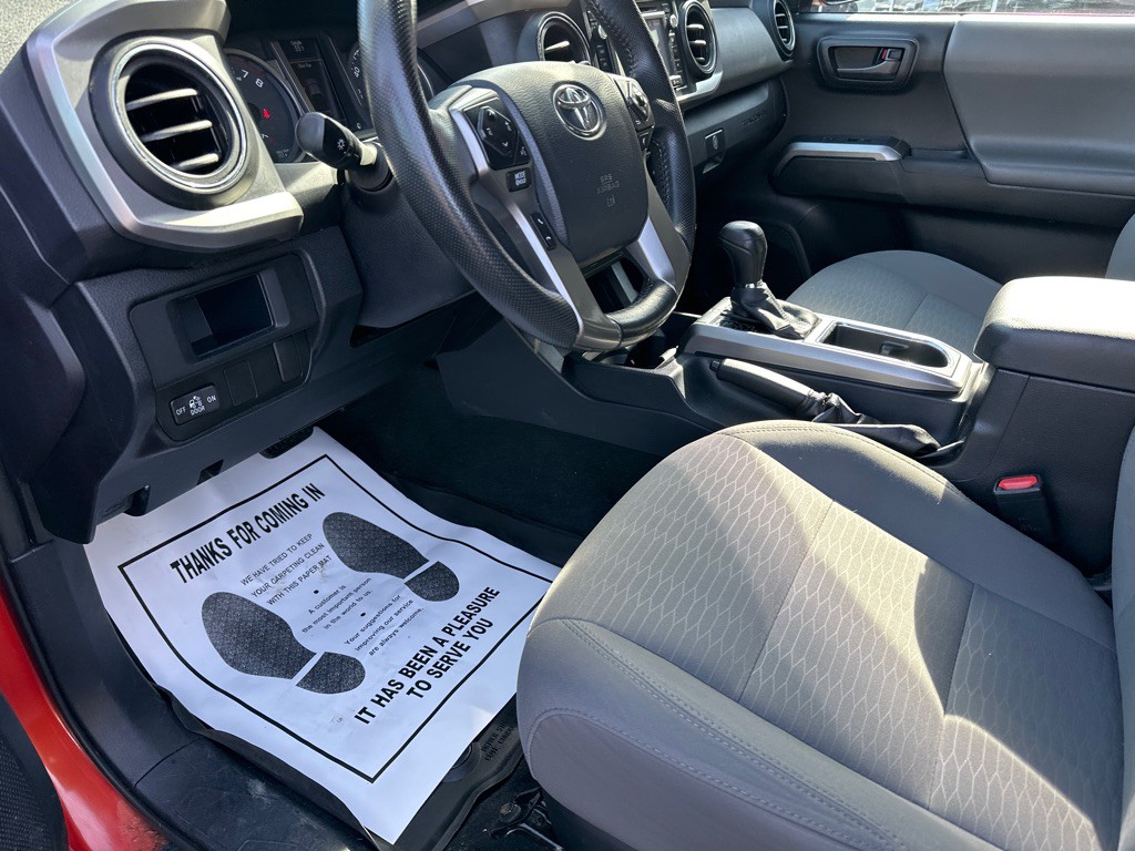 2017 Toyota Tacoma Image 13