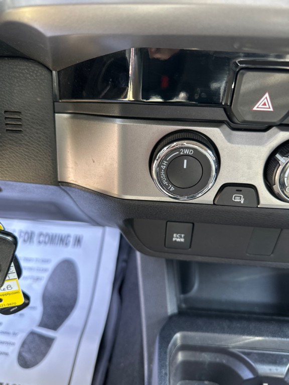 2017 Toyota Tacoma Image 16